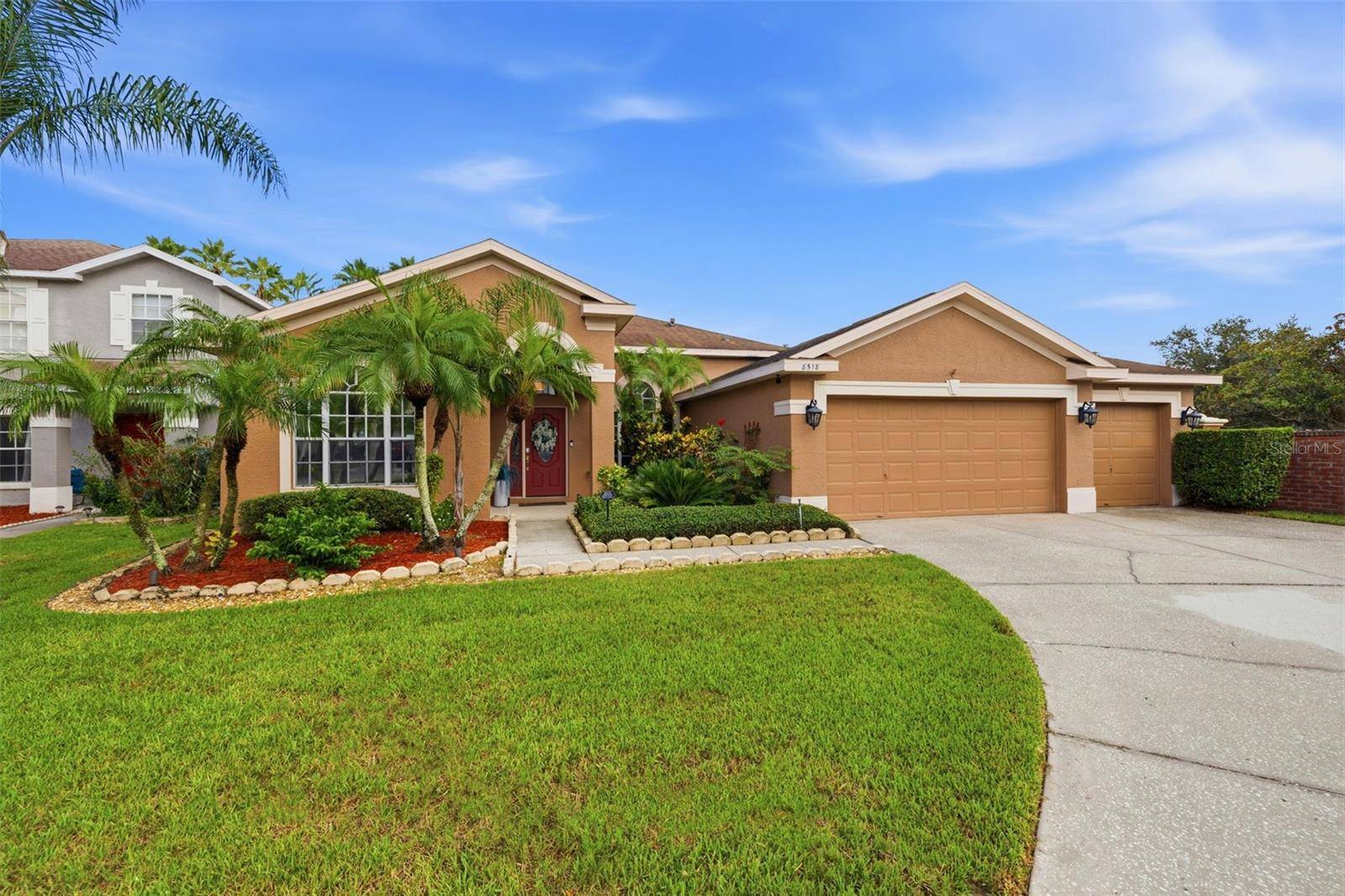 8518 PARROTS LANDING DR, Tampa, FL 33647