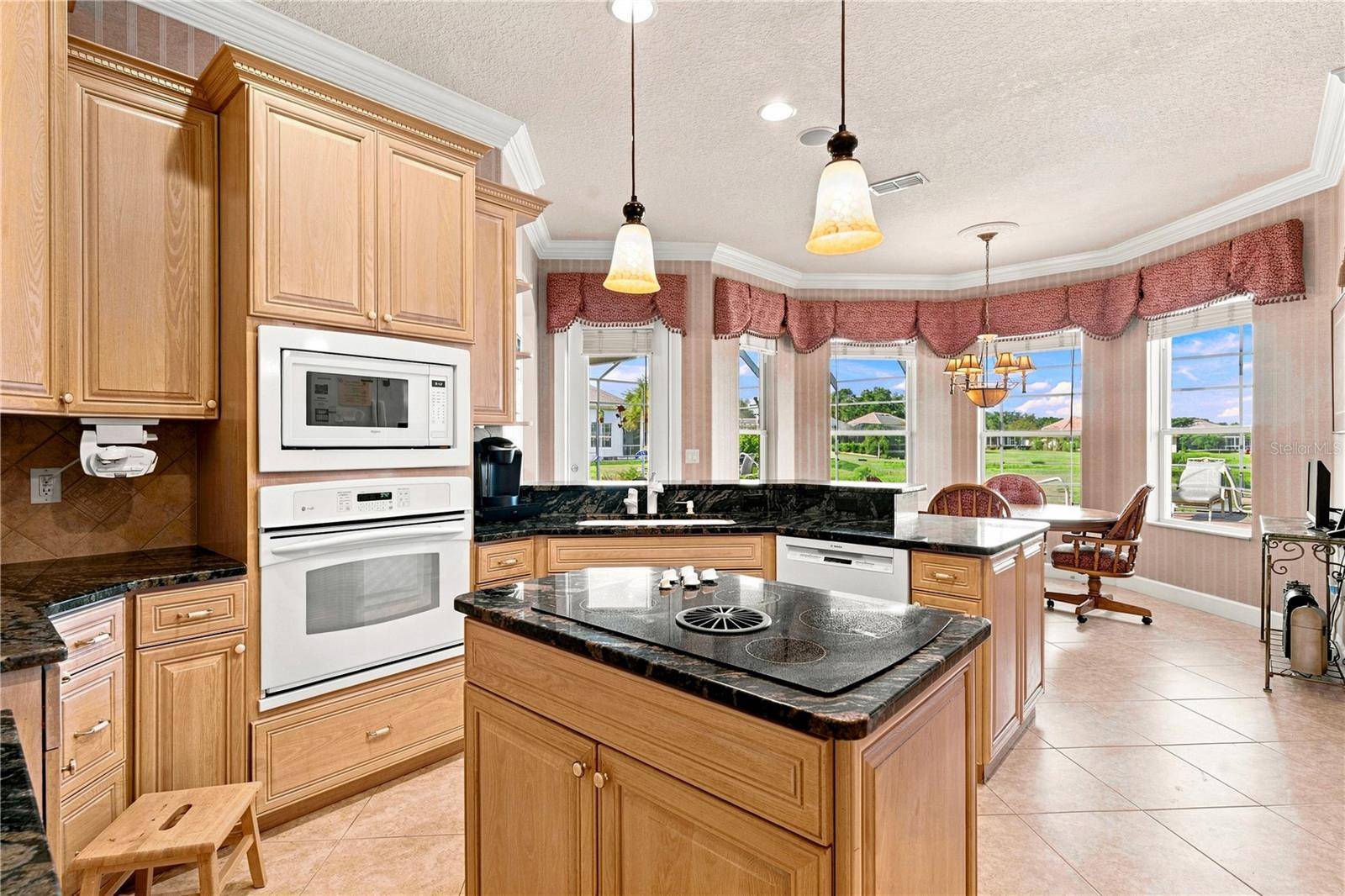 9271 WESTSHORE DR, Weeki Wachee, FL 34613