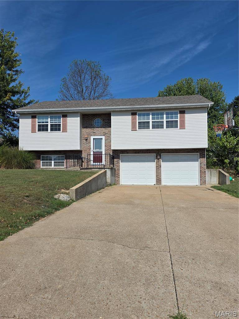 19725 Stallion DR, Waynesville, MO 65583
