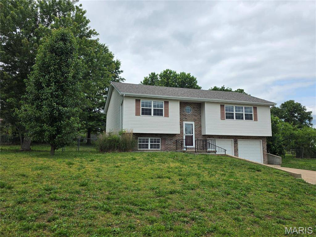 19725 Stallion DR, Waynesville, MO 65583