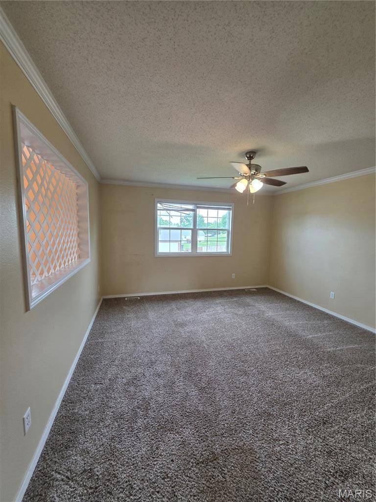 19725 Stallion DR, Waynesville, MO 65583