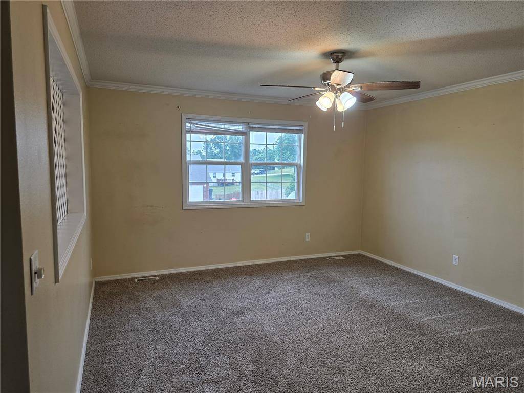 19725 Stallion DR, Waynesville, MO 65583