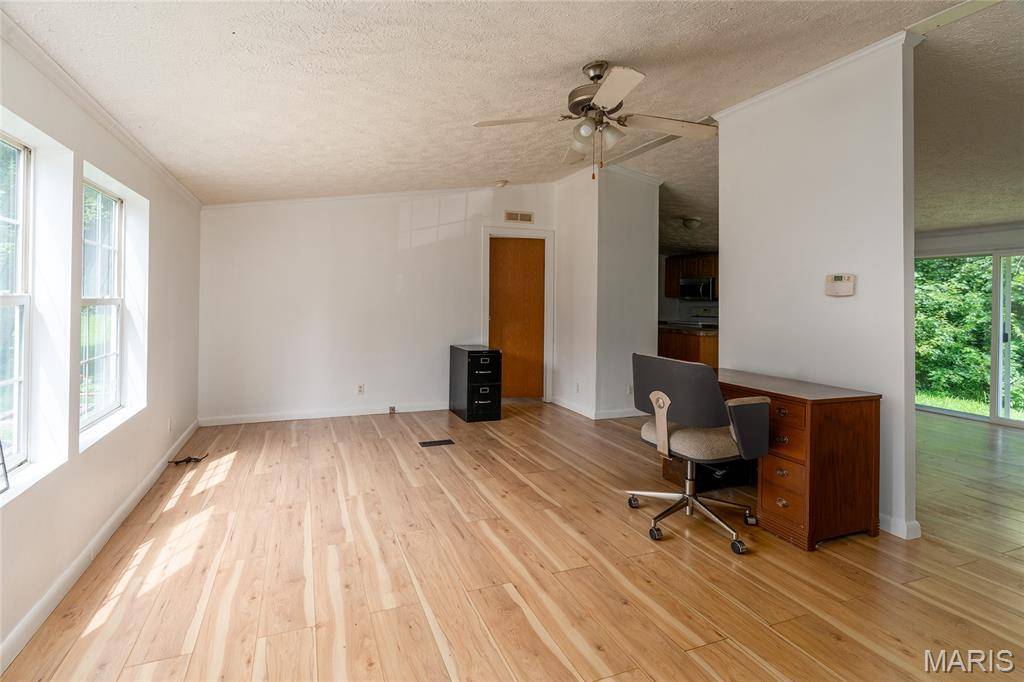 9222 Montgomery LN, Goreville, IL 62939