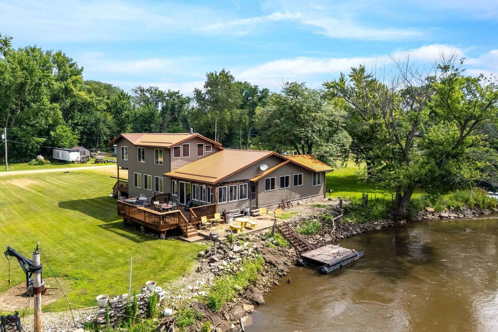 18599 317th ST, Long Grove, IA 52756