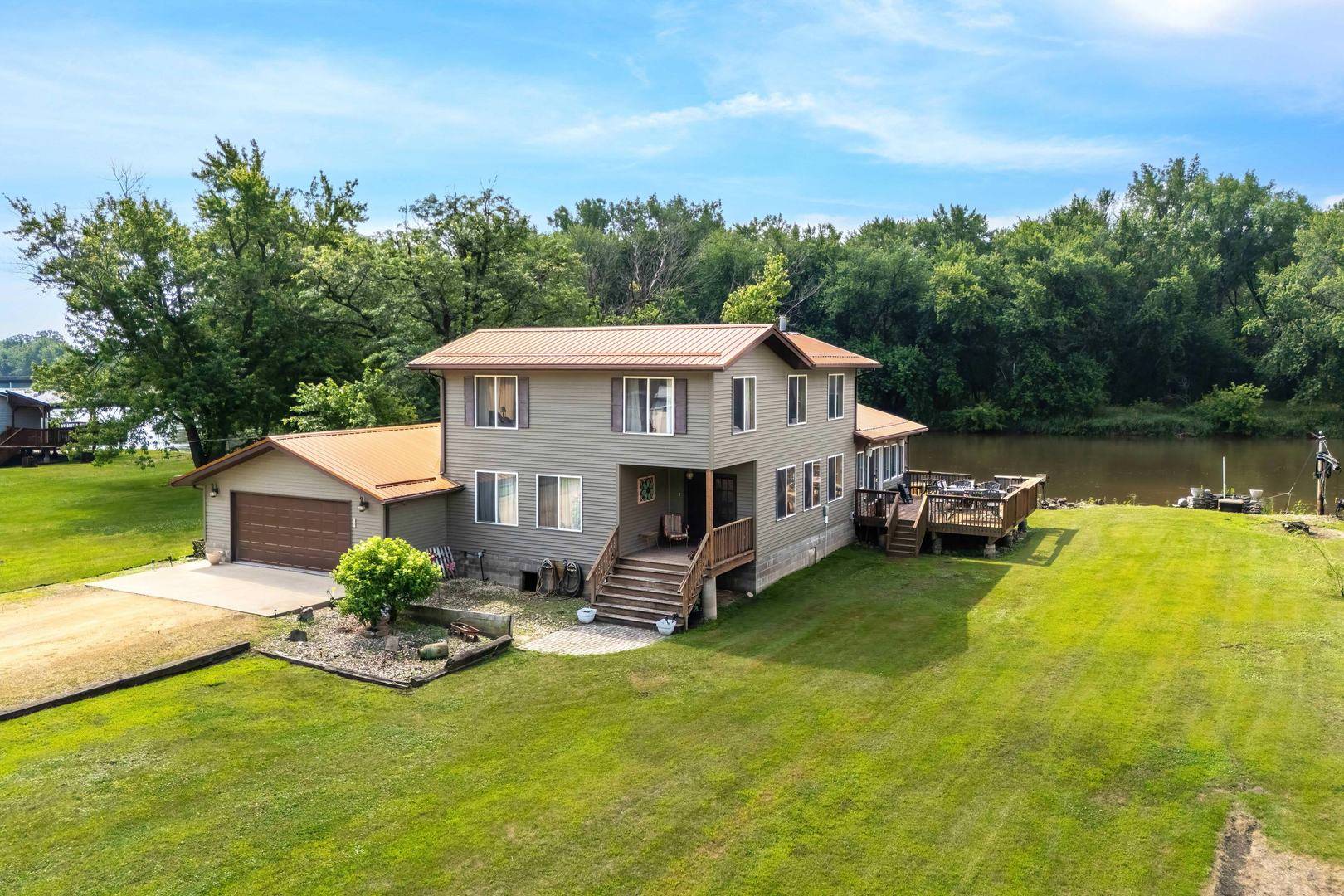 18599 317th ST, Long Grove, IA 52756