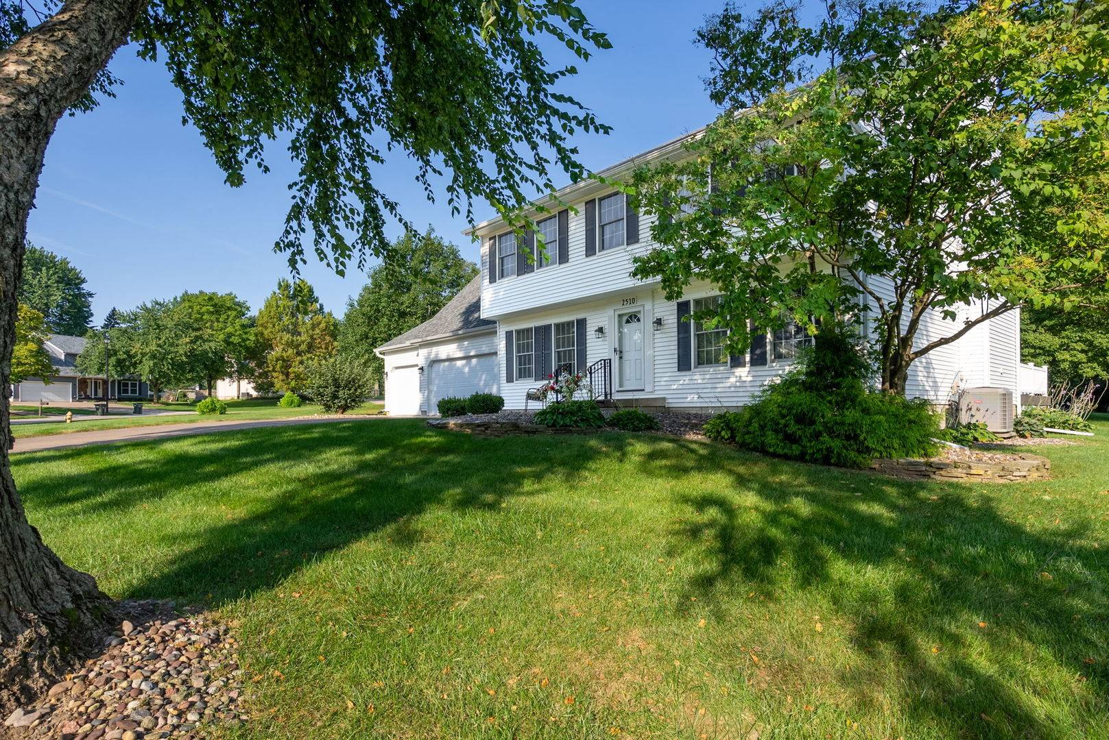 2510 Edgewild DR, Davenport, IA 52807