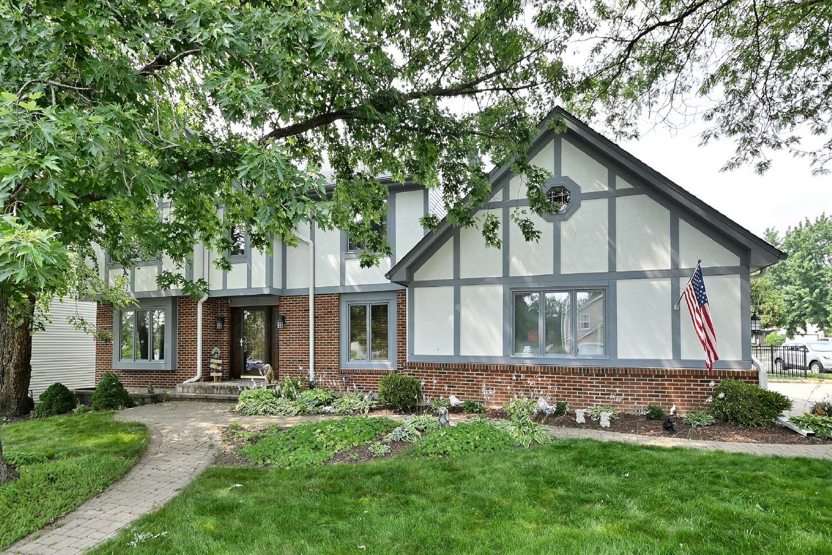 27W168 Chartwell DR, Winfield, IL 60190