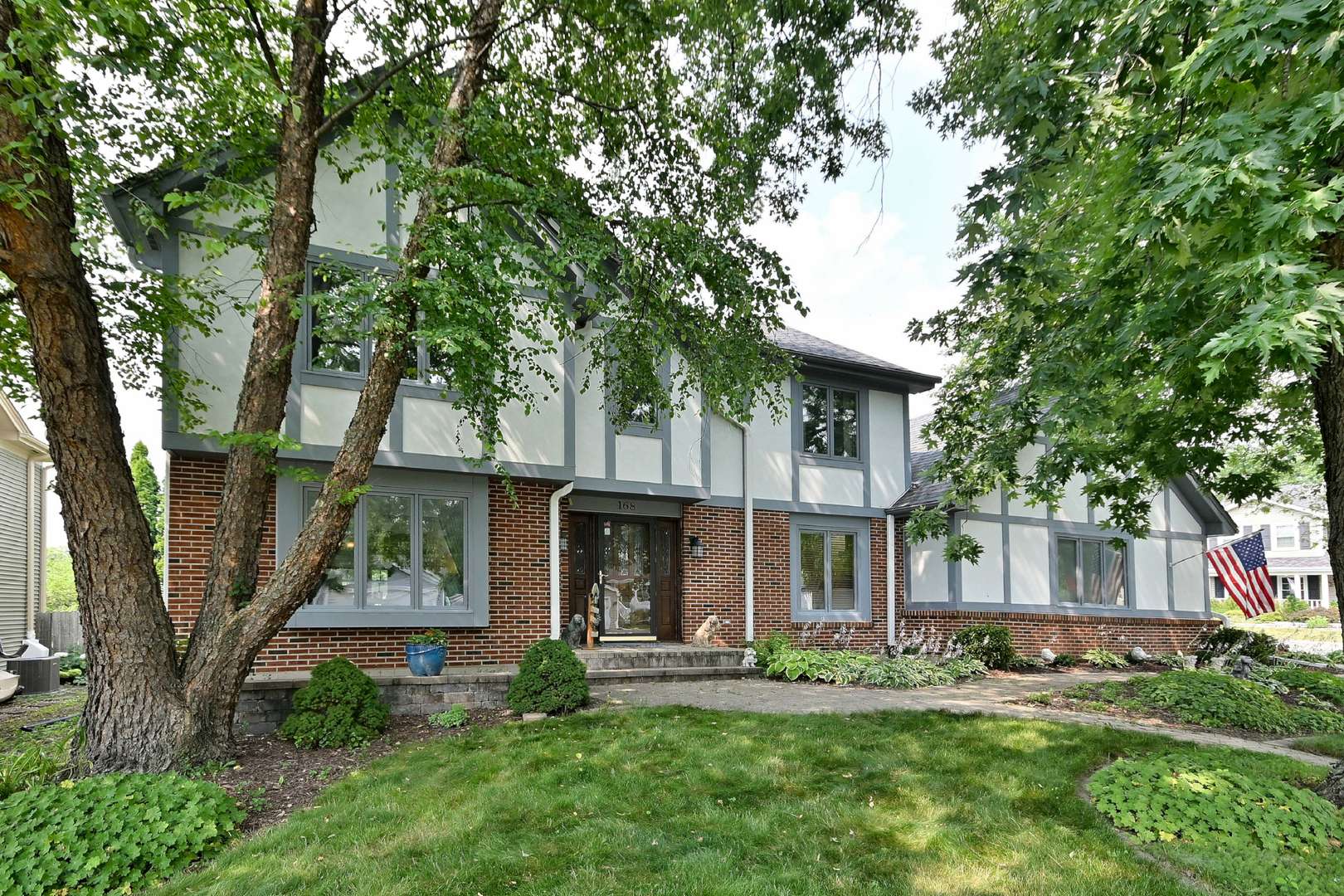 27W168 Chartwell DR, Winfield, IL 60190
