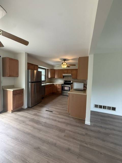305 Somerset DR, Streamwood, IL 60107