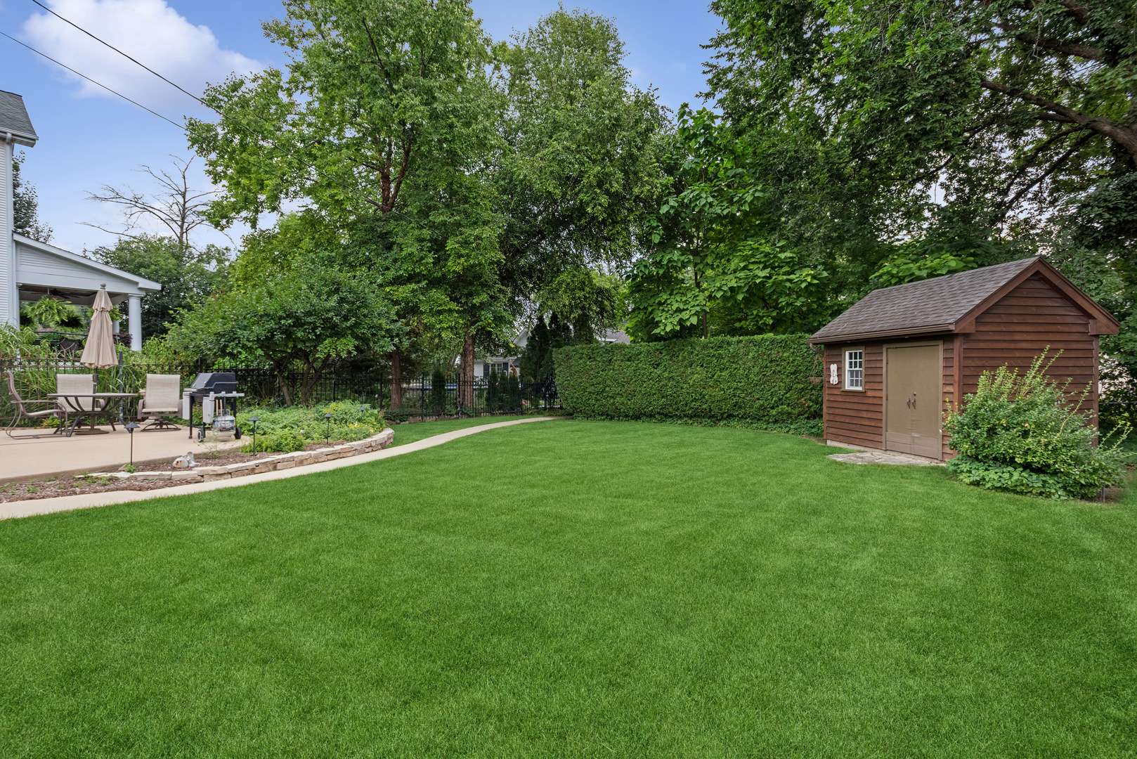 5909 N East Circle AVE, Chicago, IL 60631