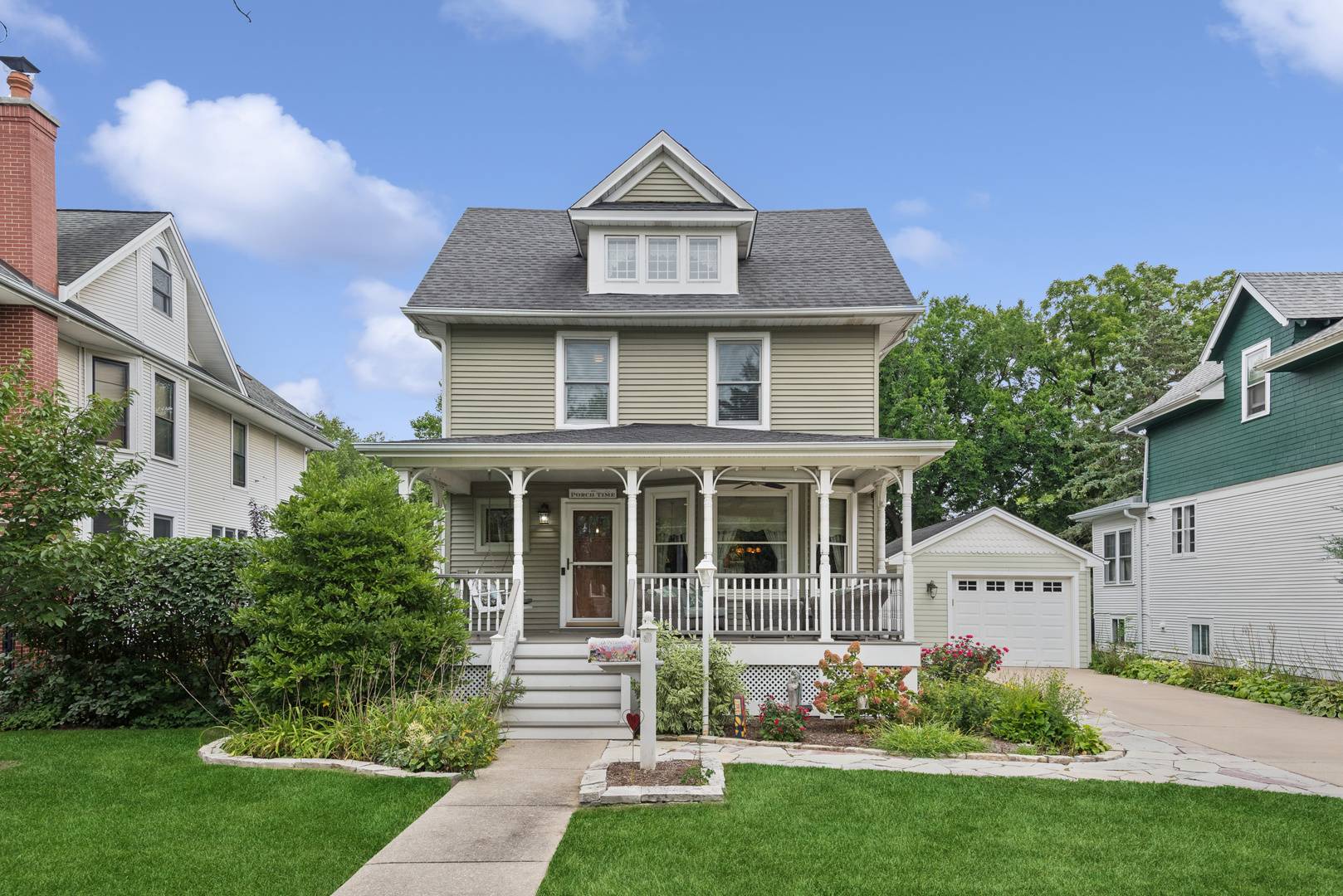 5909 N East Circle AVE, Chicago, IL 60631