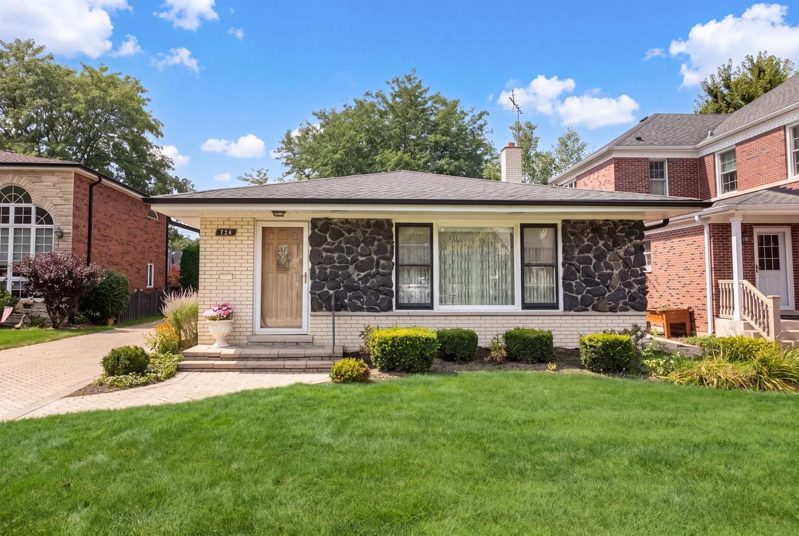 724 S Chester AVE, Park Ridge, IL 60068