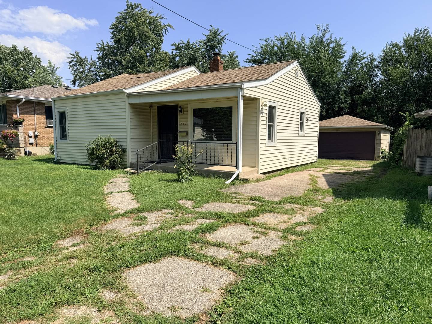 717 N May ST, Aurora, IL 60506