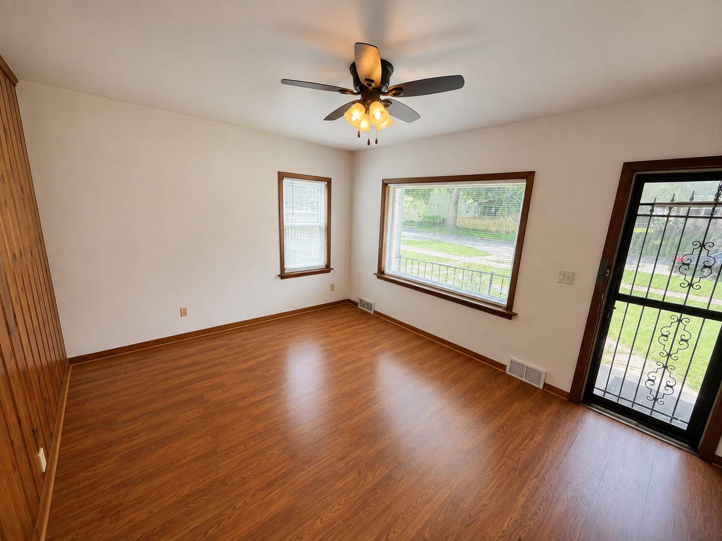 717 N May ST, Aurora, IL 60506