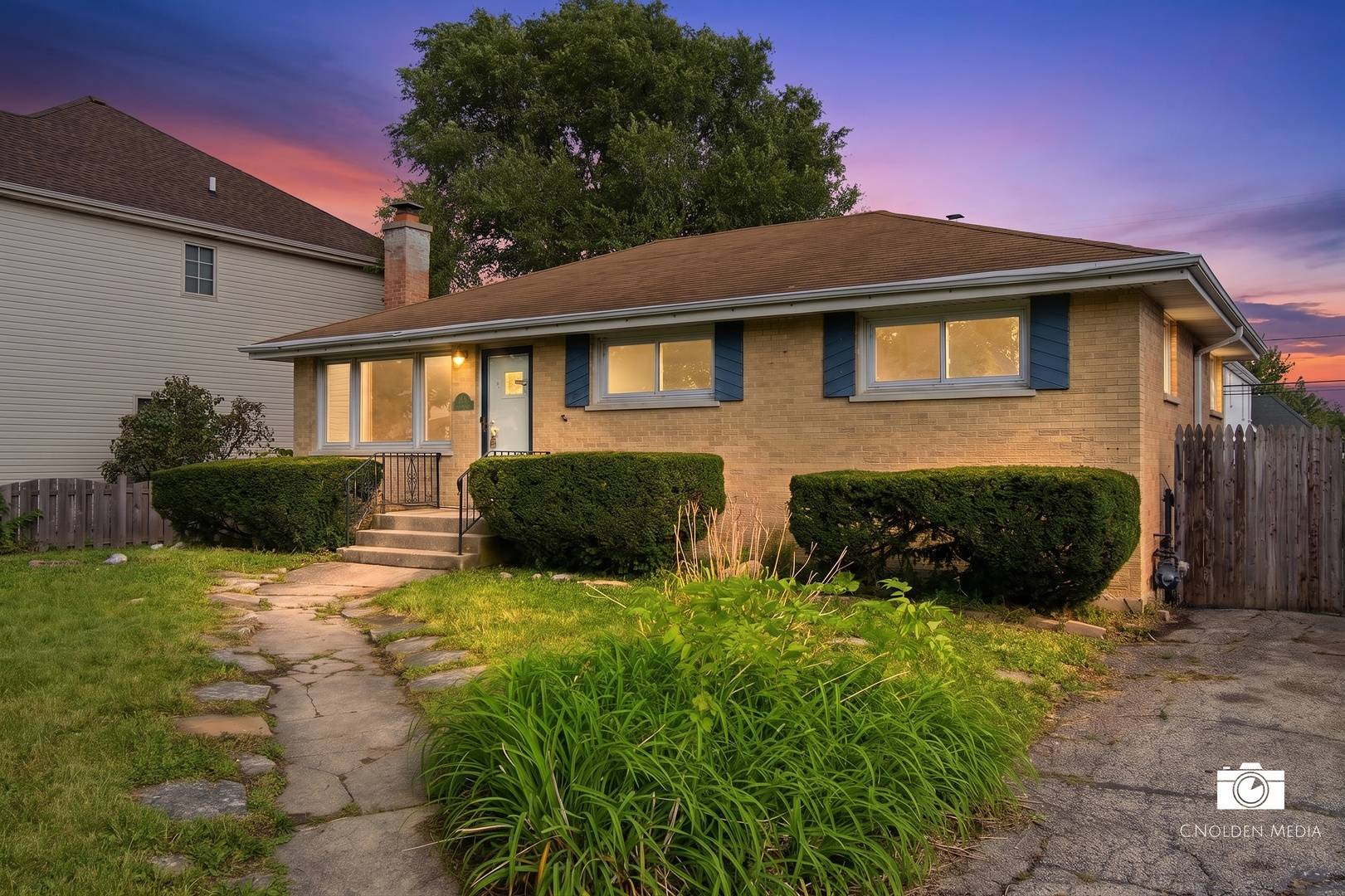 599 N Willow RD, Elmhurst, IL 60126