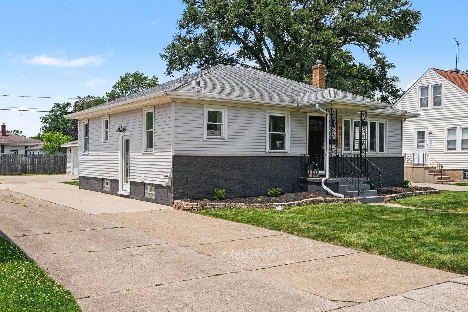 18316 Sherman ST, Lansing, IL 60438