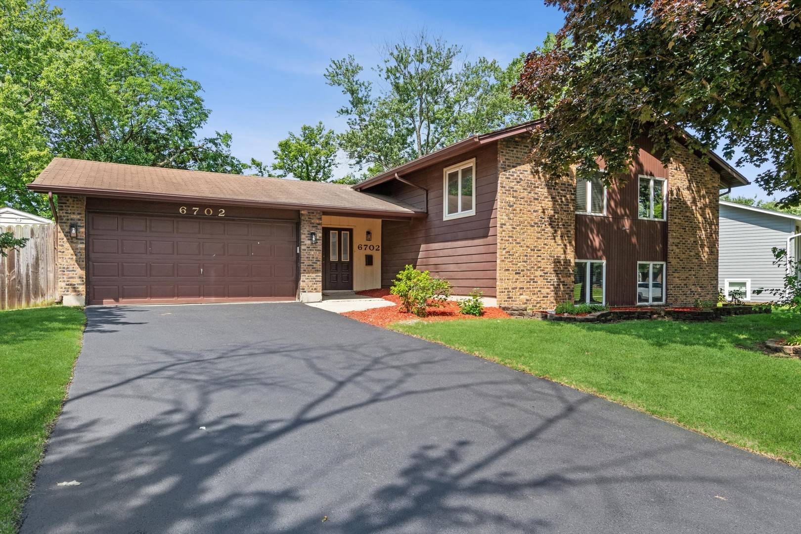 6702 Pershing CT, Woodridge, IL 60517