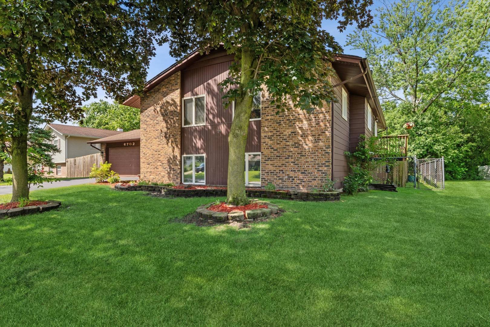 6702 Pershing CT, Woodridge, IL 60517