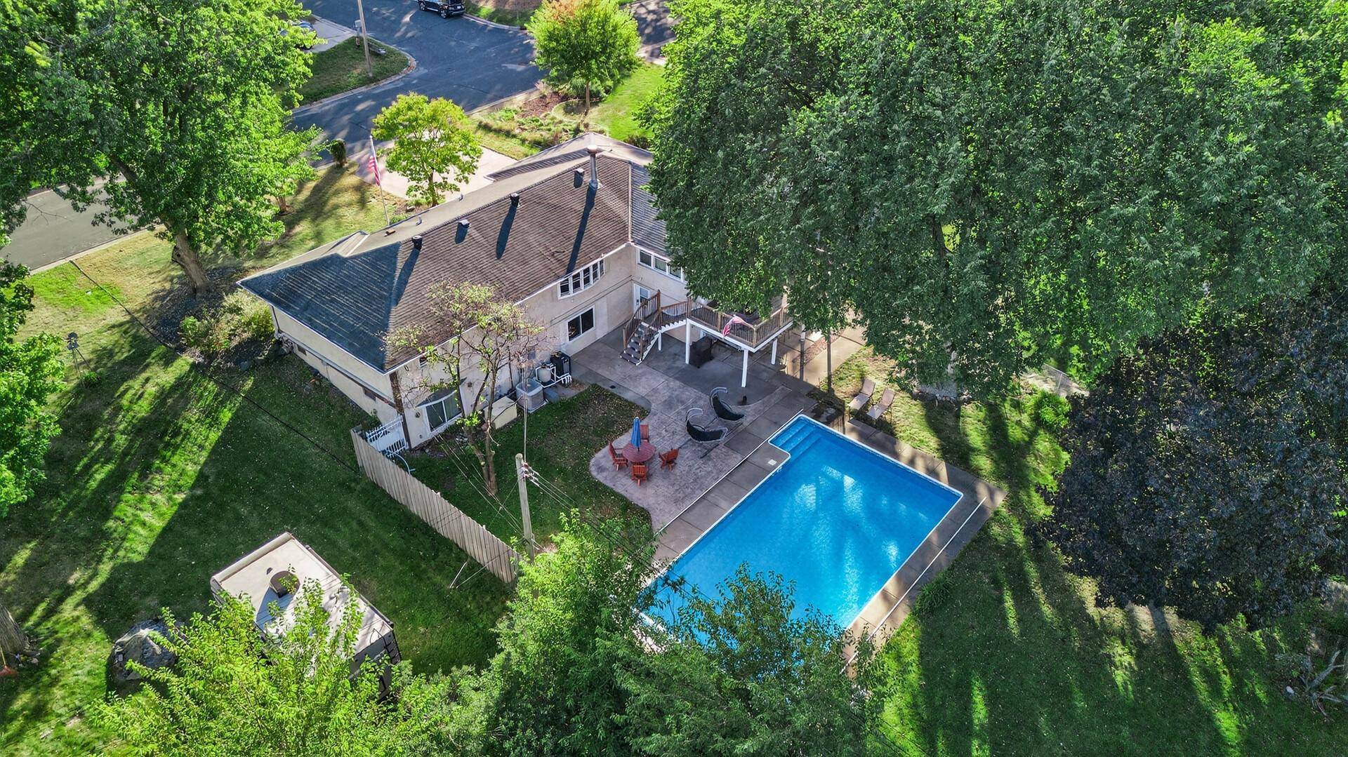 8710 60th AVE N, New Hope, MN 55428