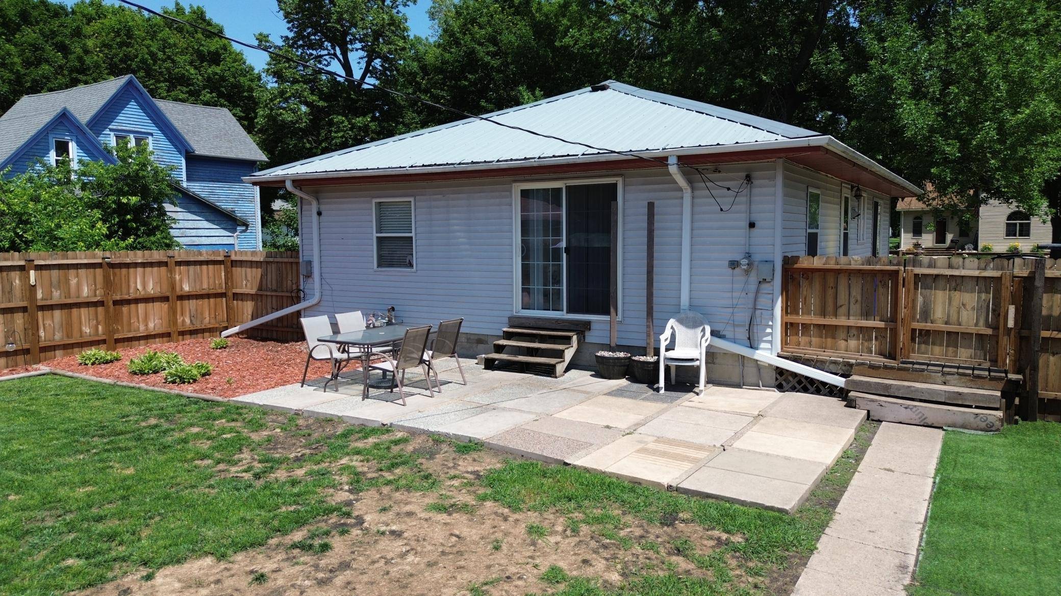 524 1st AVE SE, Wells, MN 56097