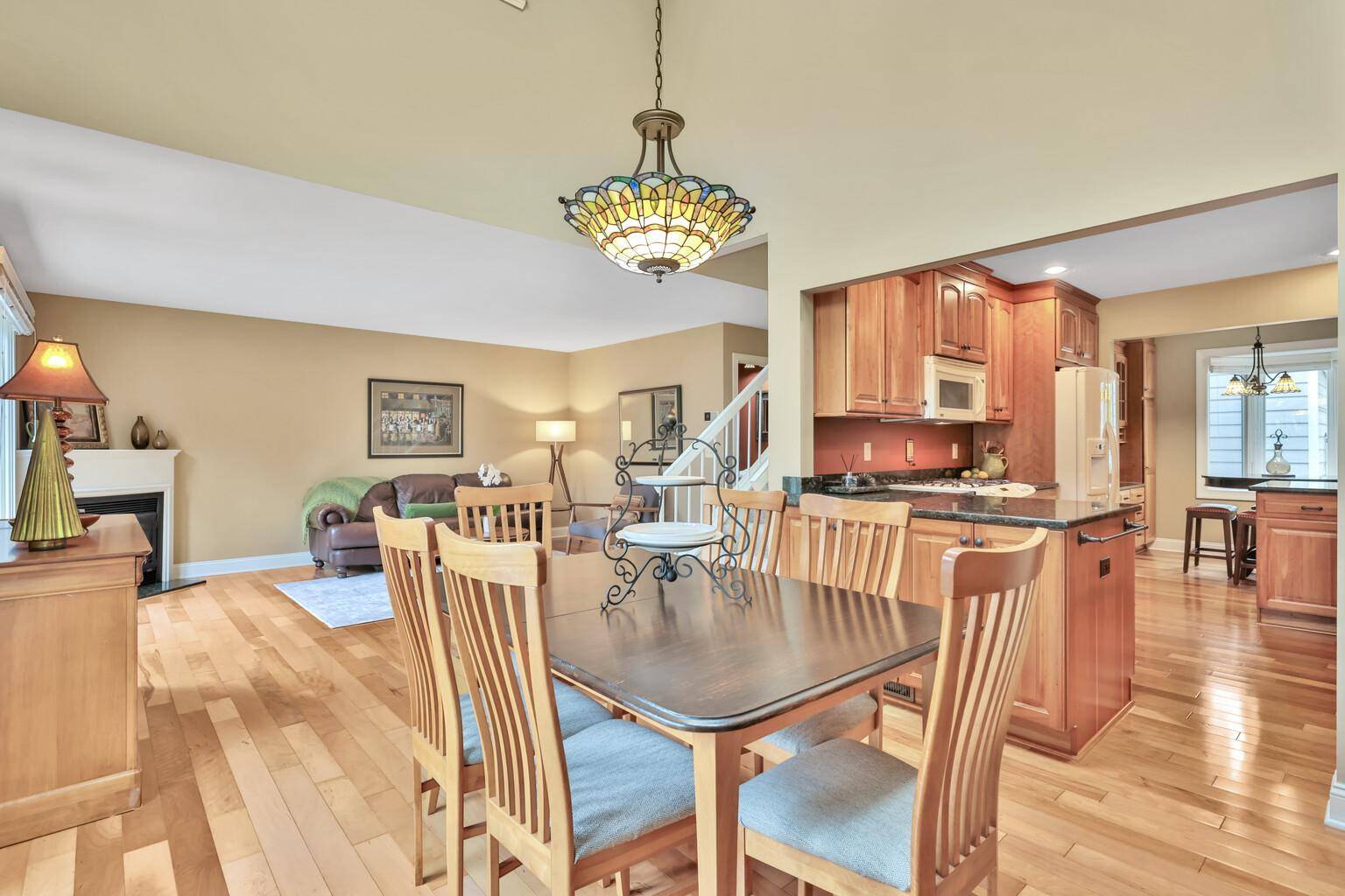 8264 Kingslee RD, Bloomington, MN 55438