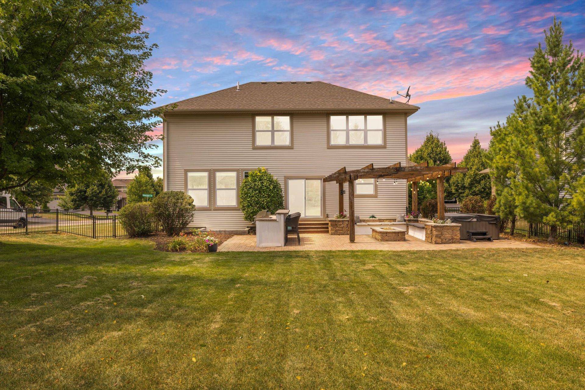 3471 Ridgestone CIR, Woodbury, MN 55129