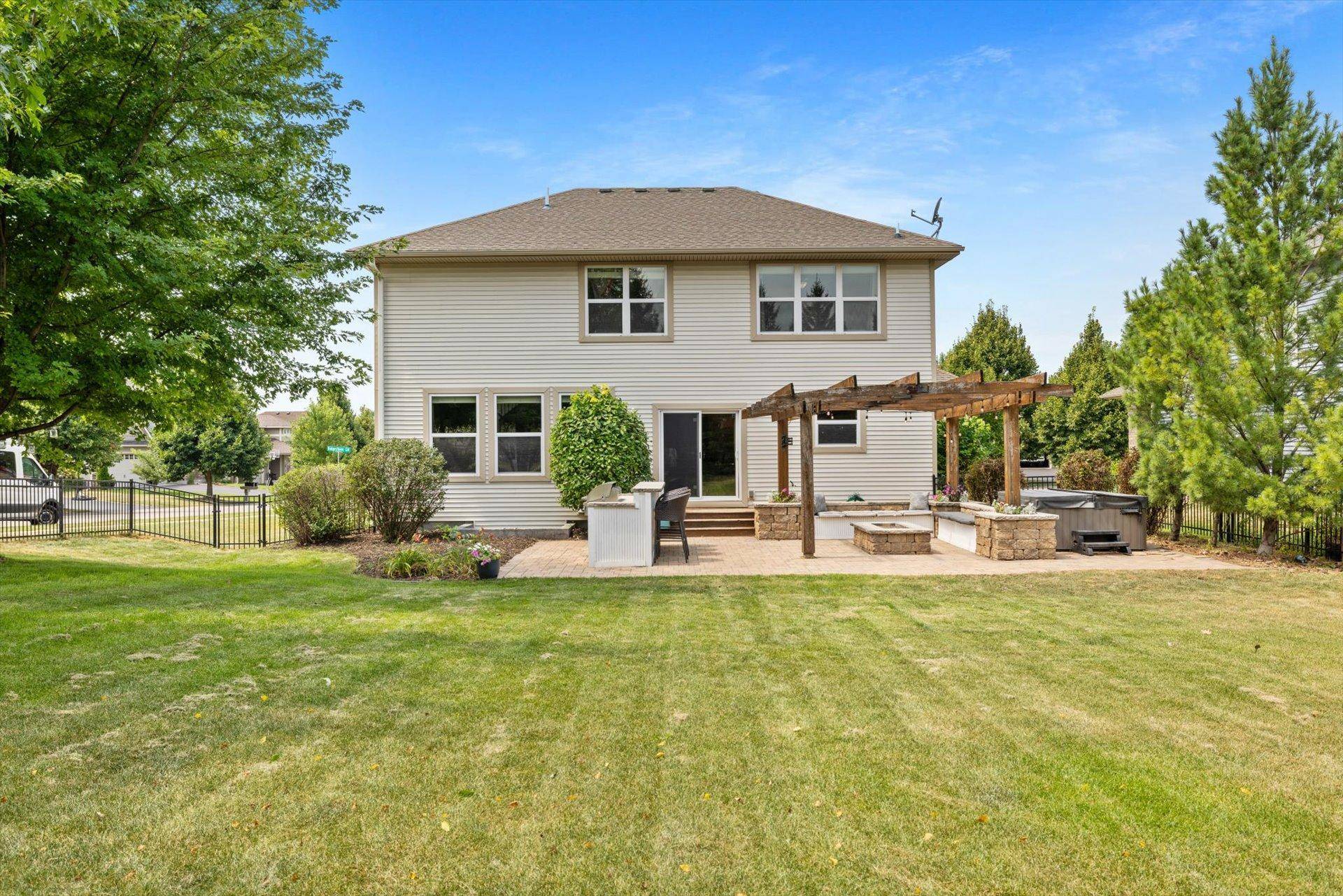 3471 Ridgestone CIR, Woodbury, MN 55129