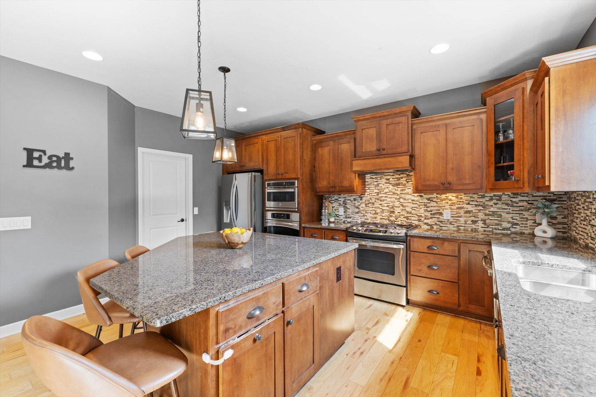 3471 Ridgestone CIR, Woodbury, MN 55129