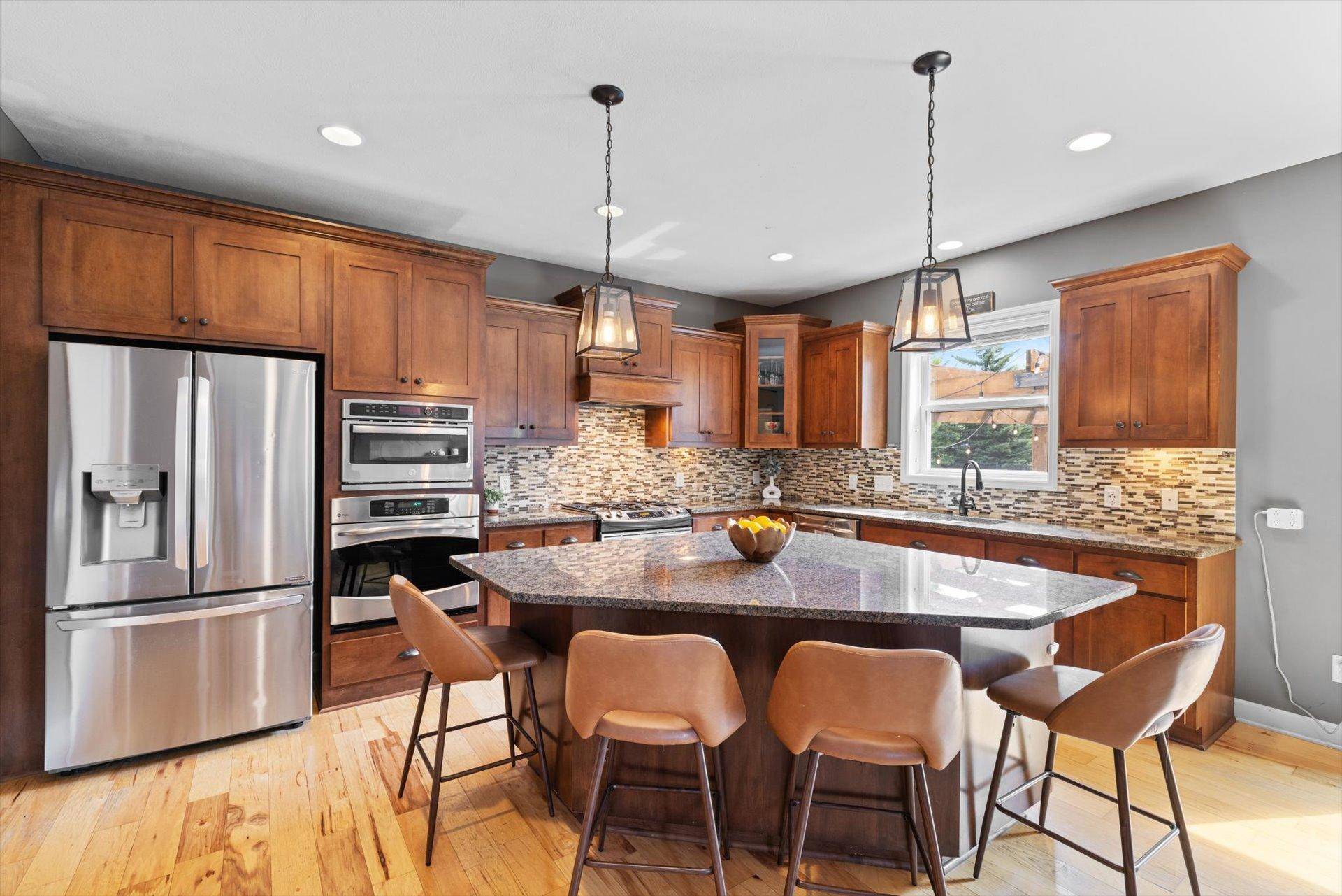 3471 Ridgestone CIR, Woodbury, MN 55129