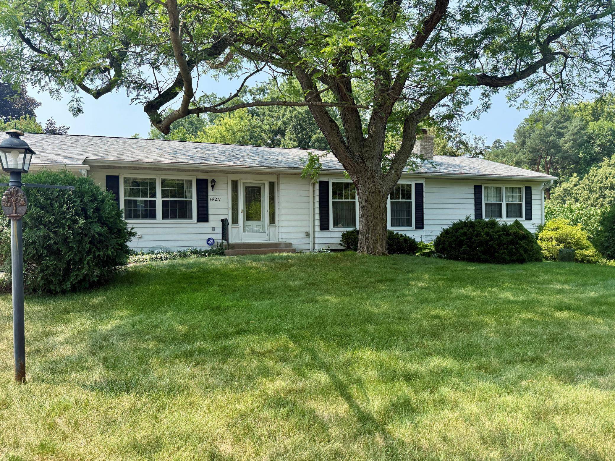 14211 Lennell DR, Minnetonka, MN 55345