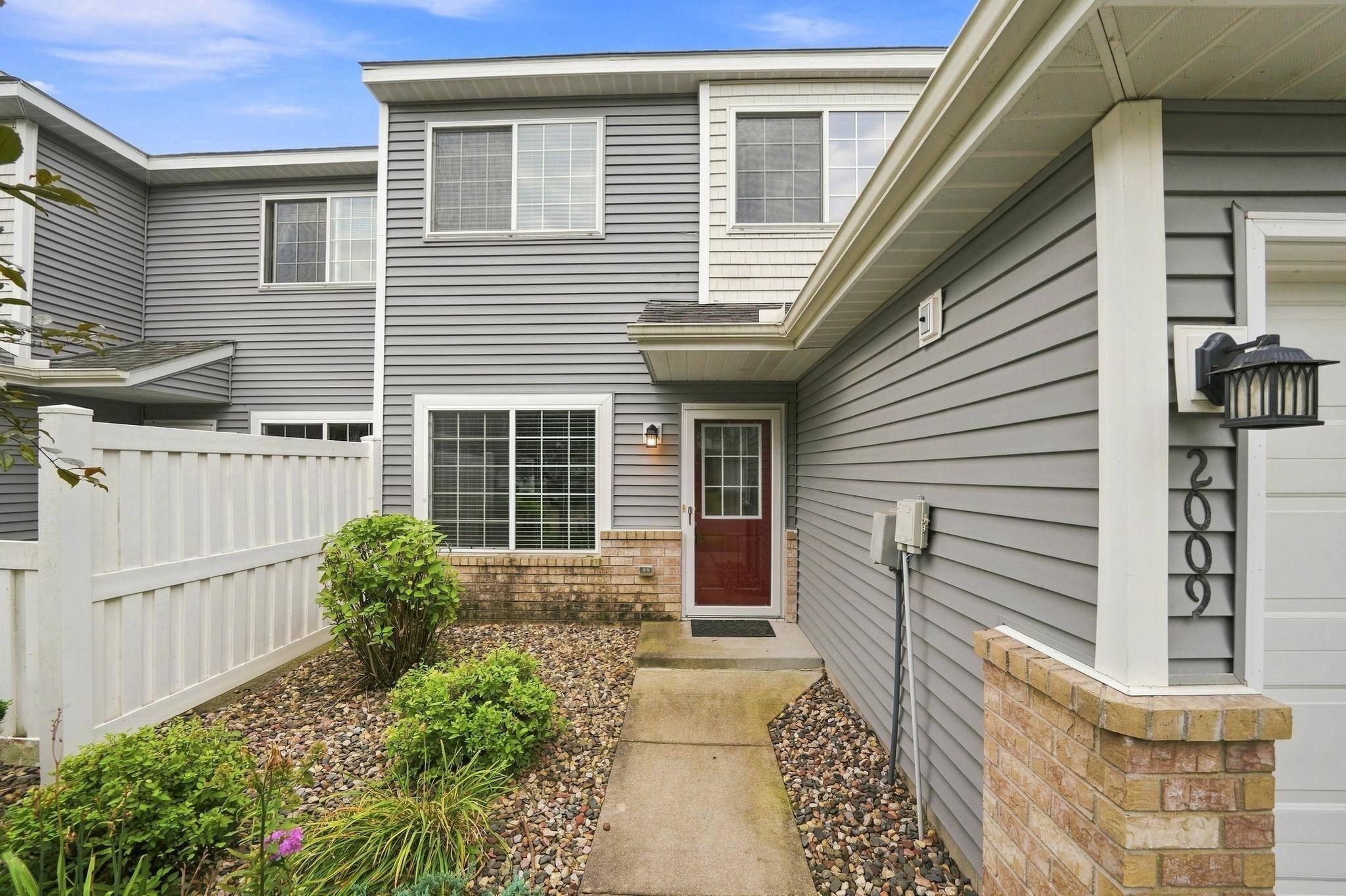 2009 Gresham AVE N #19, Oakdale, MN 55128