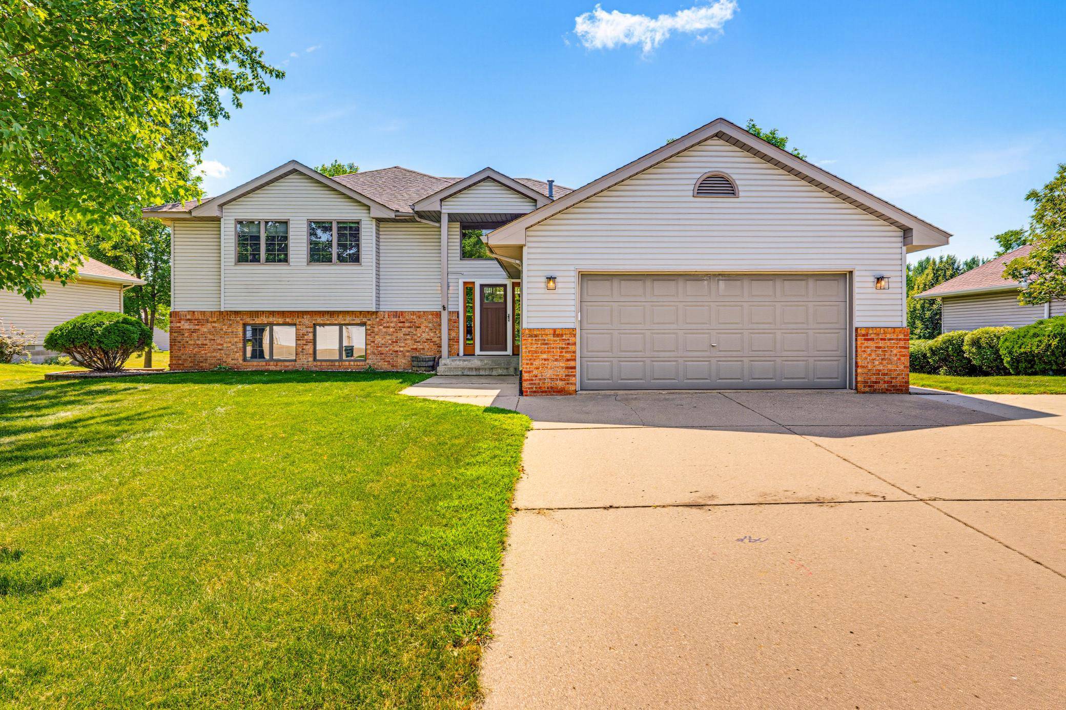 160 Orchard AVE SE, Hutchinson, MN 55350