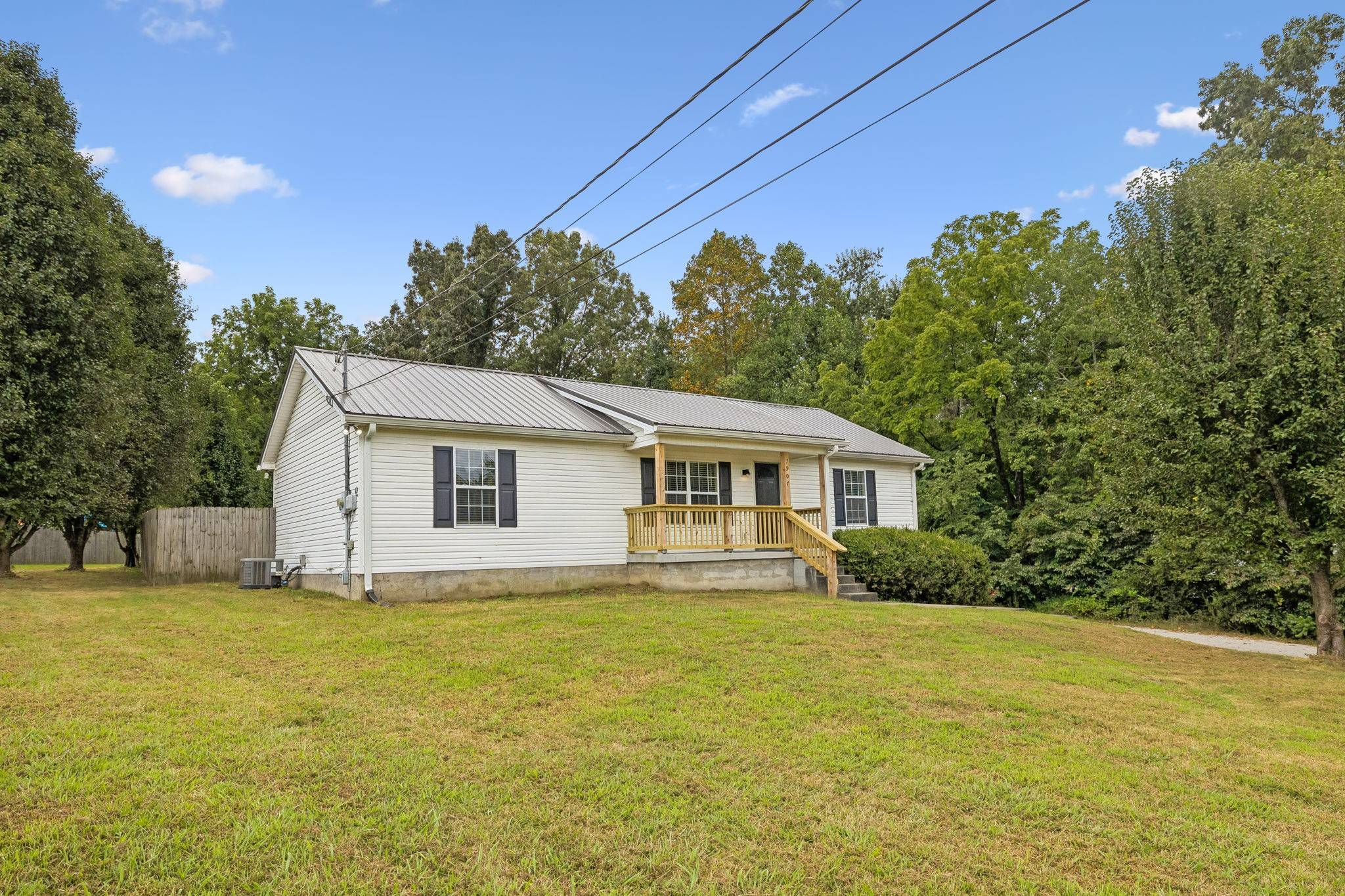 7907 Crossroads Dr, Lyles, TN 37098