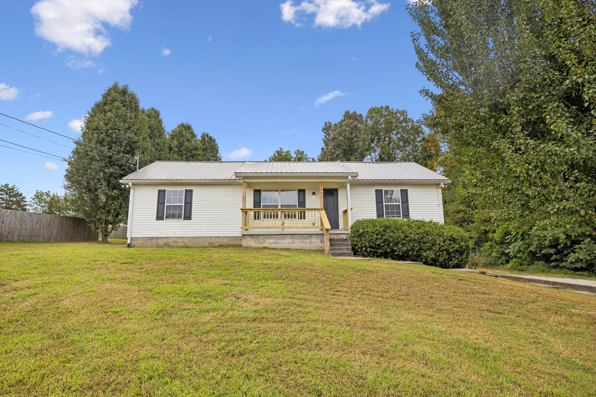 7907 Crossroads Dr, Lyles, TN 37098
