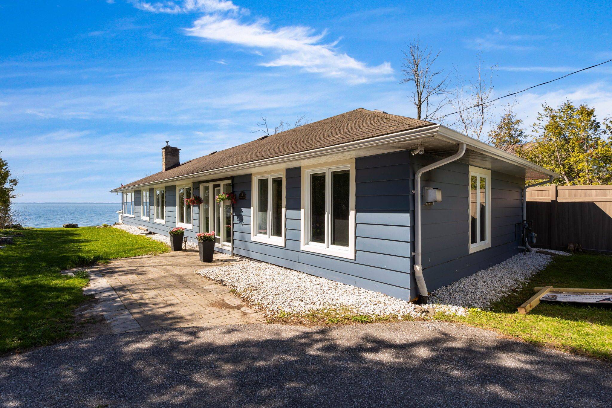 49 Lakeshore RD E, Oro-medonte, ON L0L 2E0
