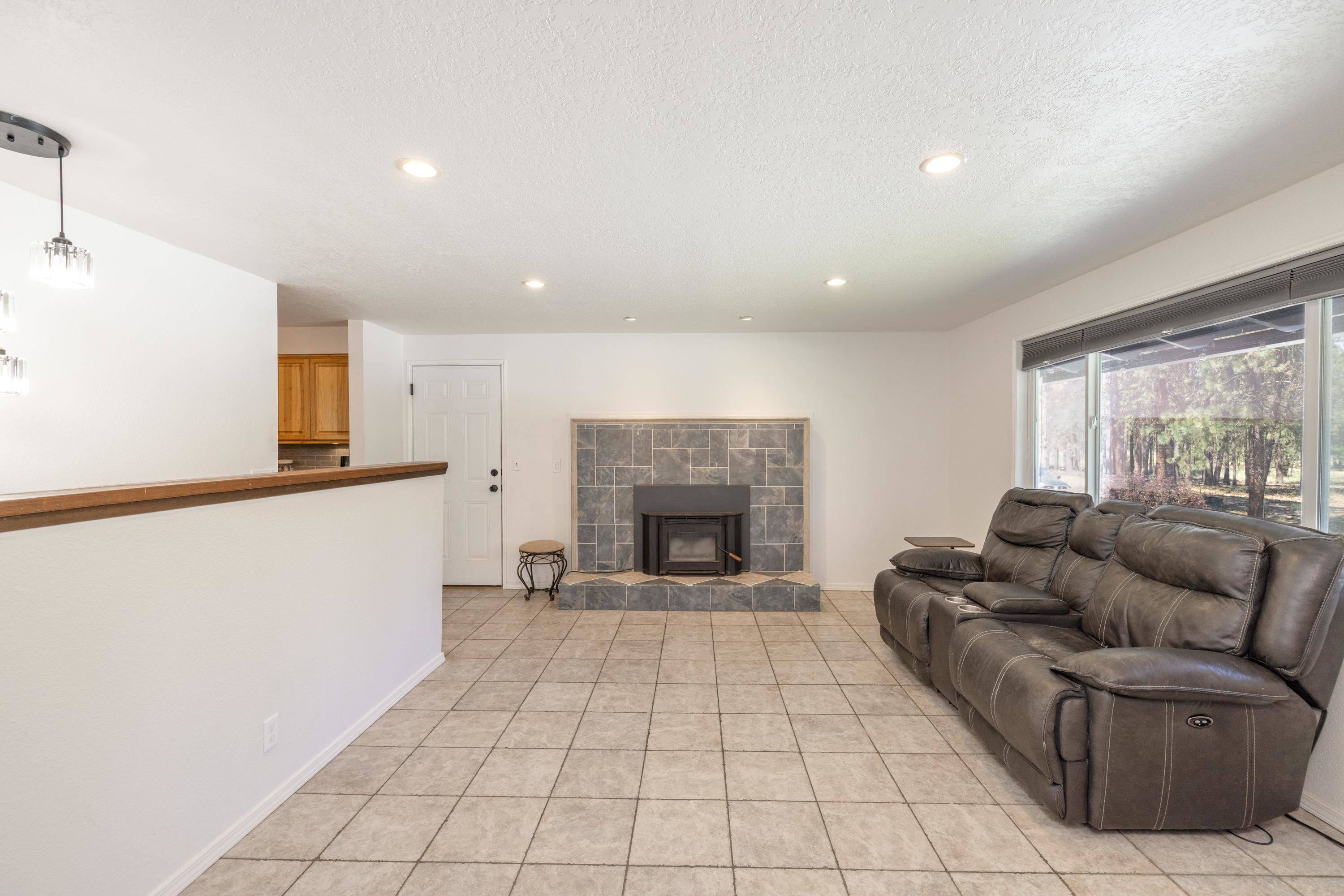 27615 W Long Lake Rd, Ford, WA 99013