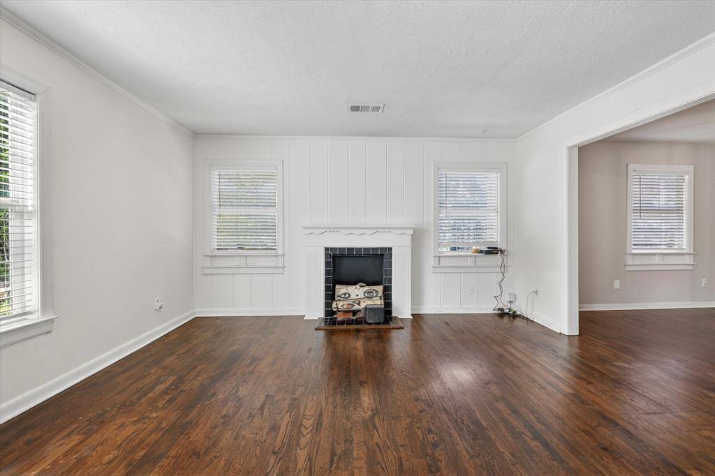 2129 Cardinal Lane, Fort Worth, TX 76111