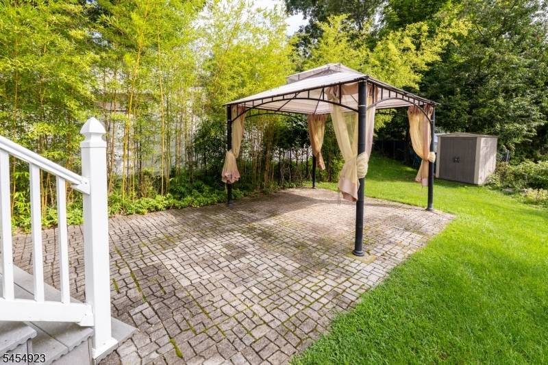 15 Northwestern Way, Hopatcong Boro, NJ 07843