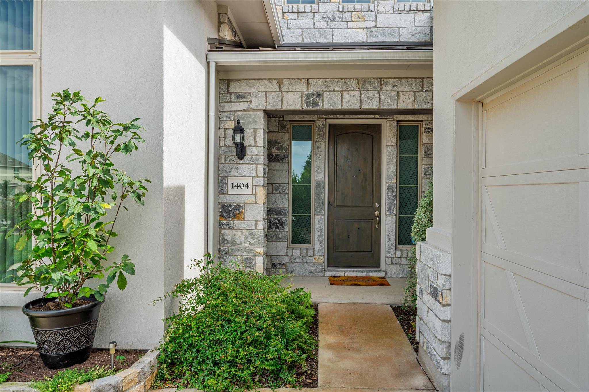 1404 Scenic Oaks DR, Georgetown, TX 78628
