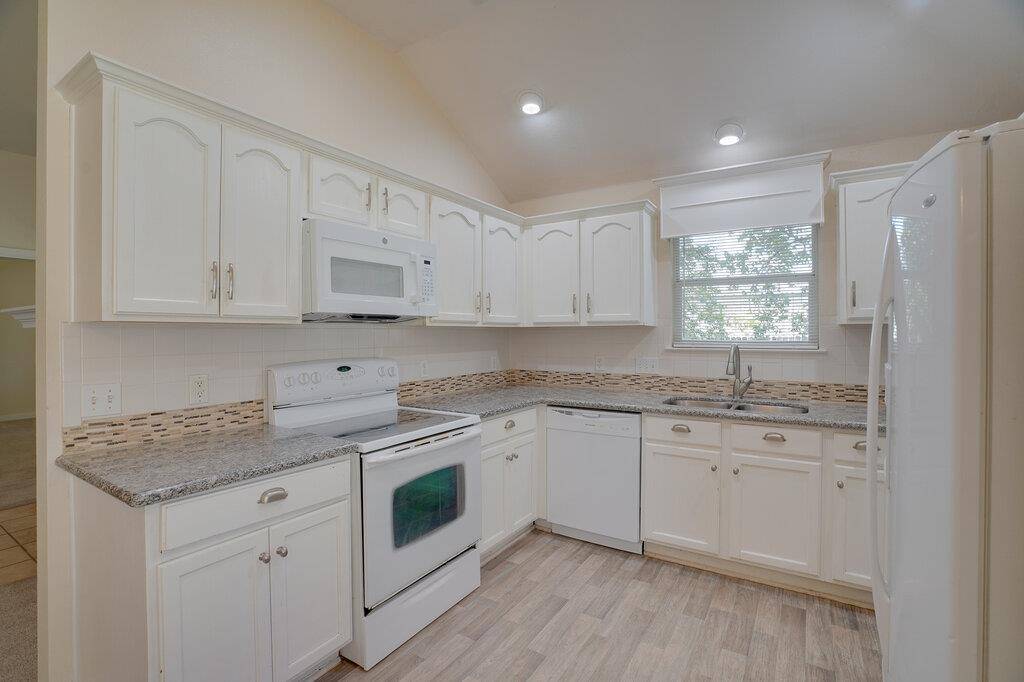 402 Hickory Tree DR, Georgetown, TX 78626