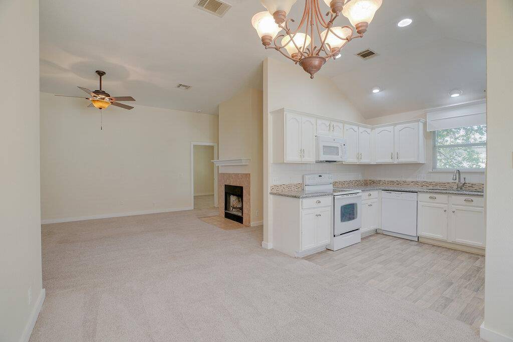 402 Hickory Tree DR, Georgetown, TX 78626