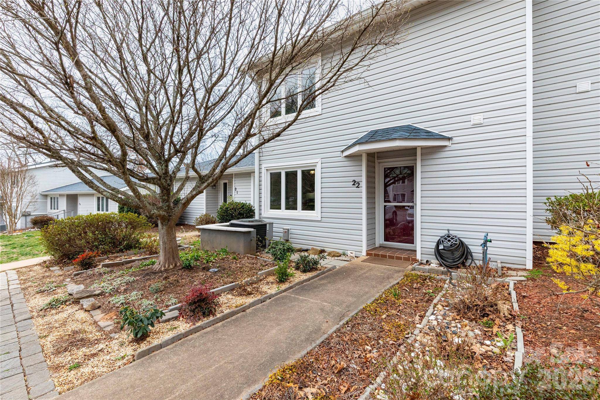 22 Hollybrook DR, Asheville, NC 28803