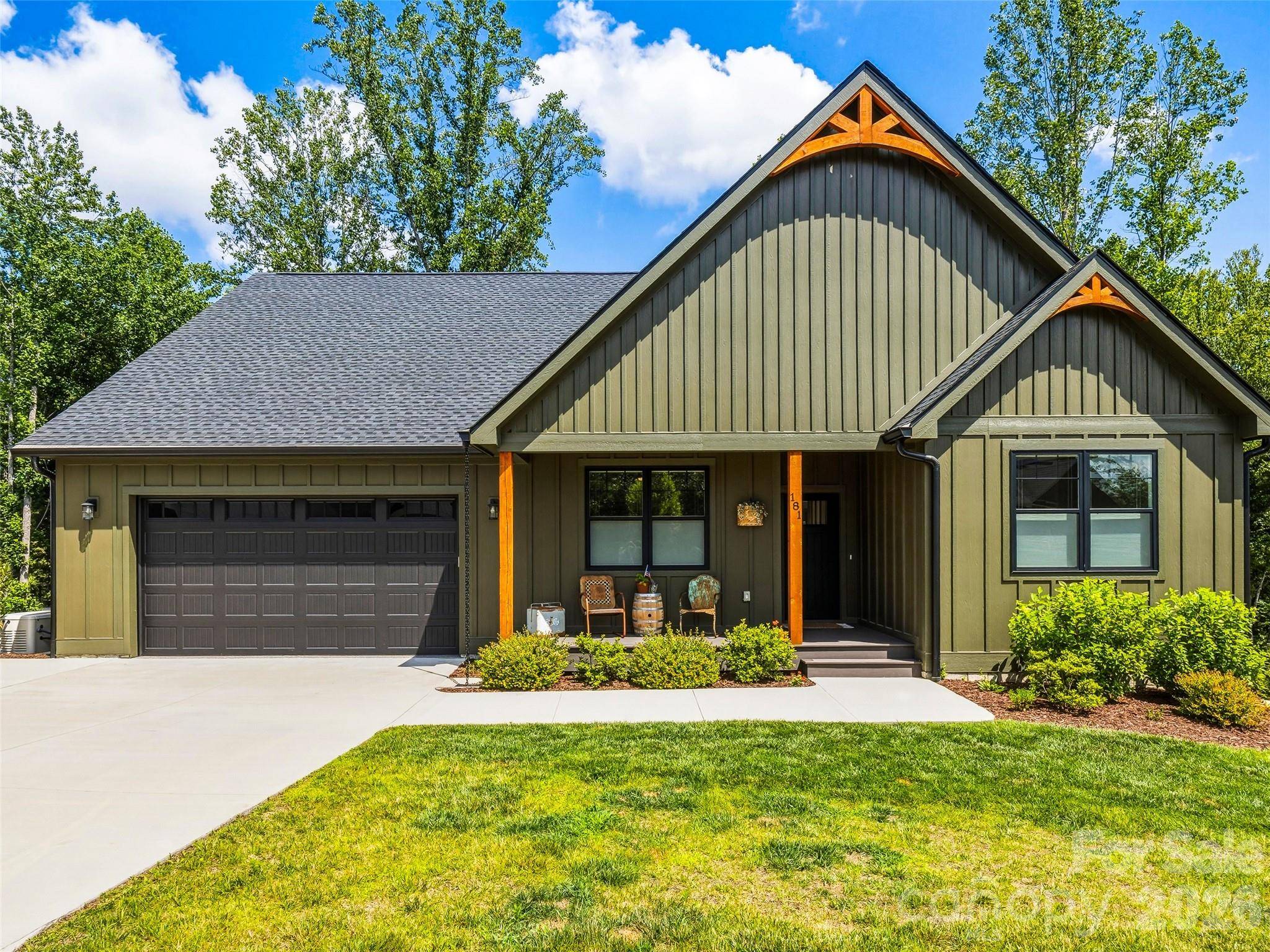 181 Byron Forest DR, Horse Shoe, NC 28742