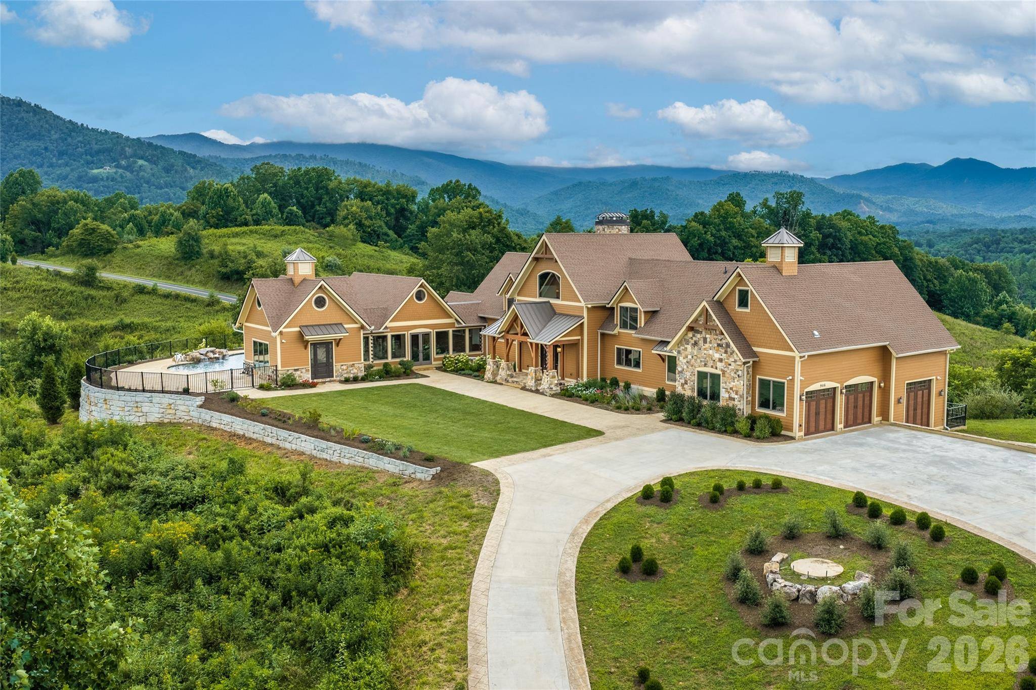 946 Ridge RD, Green Mountain, NC 28740