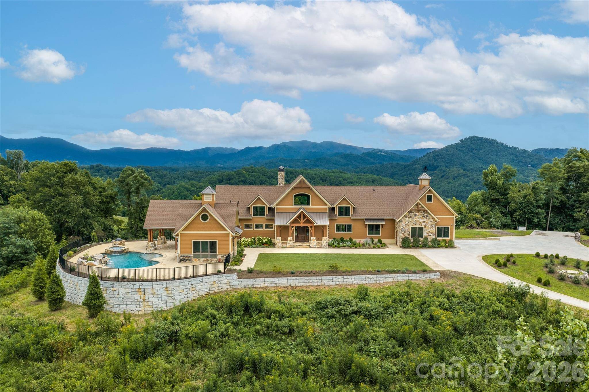 946 Ridge RD, Green Mountain, NC 28740