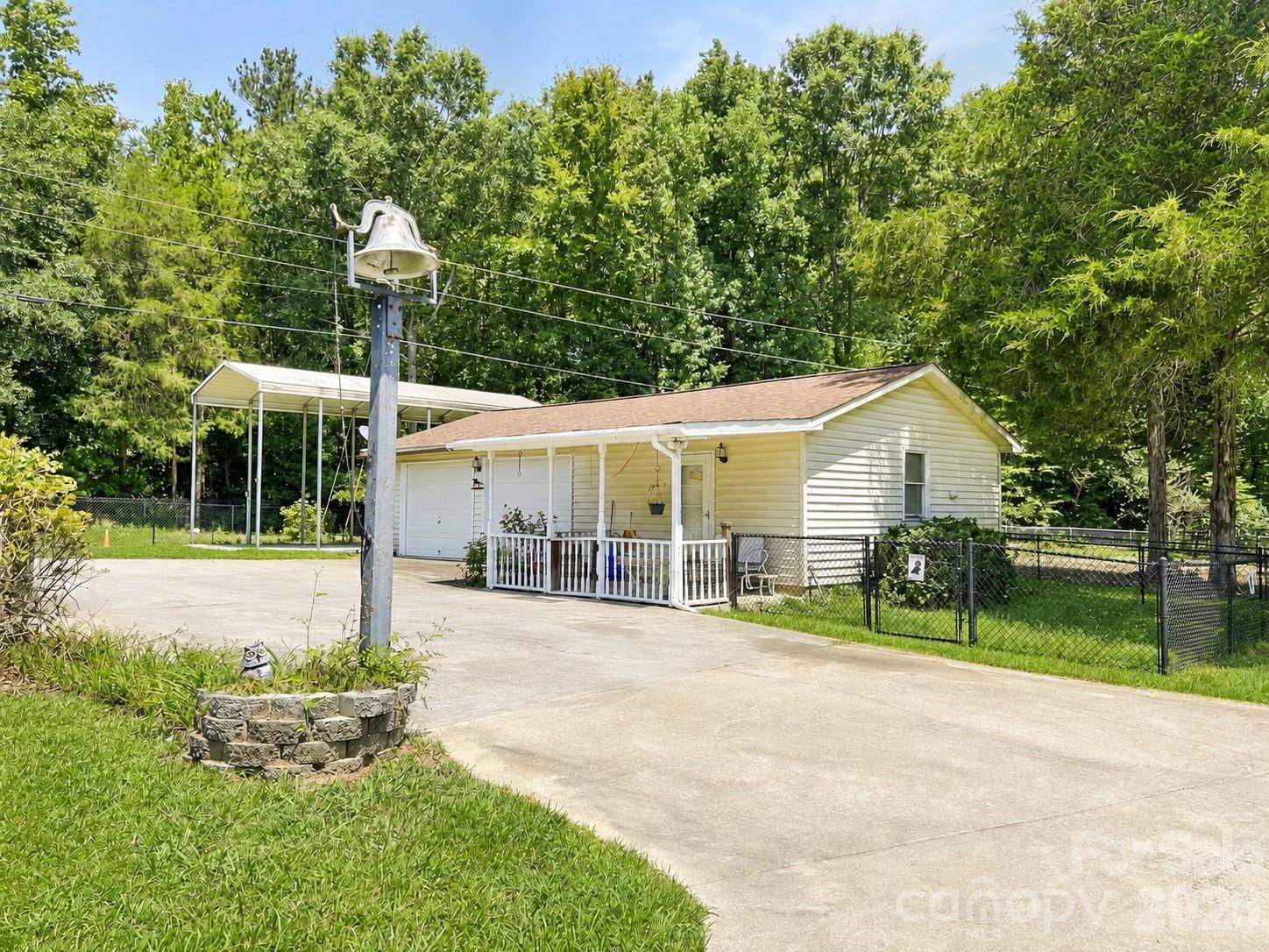 2323 Cherry RD, Catawba, SC 29704