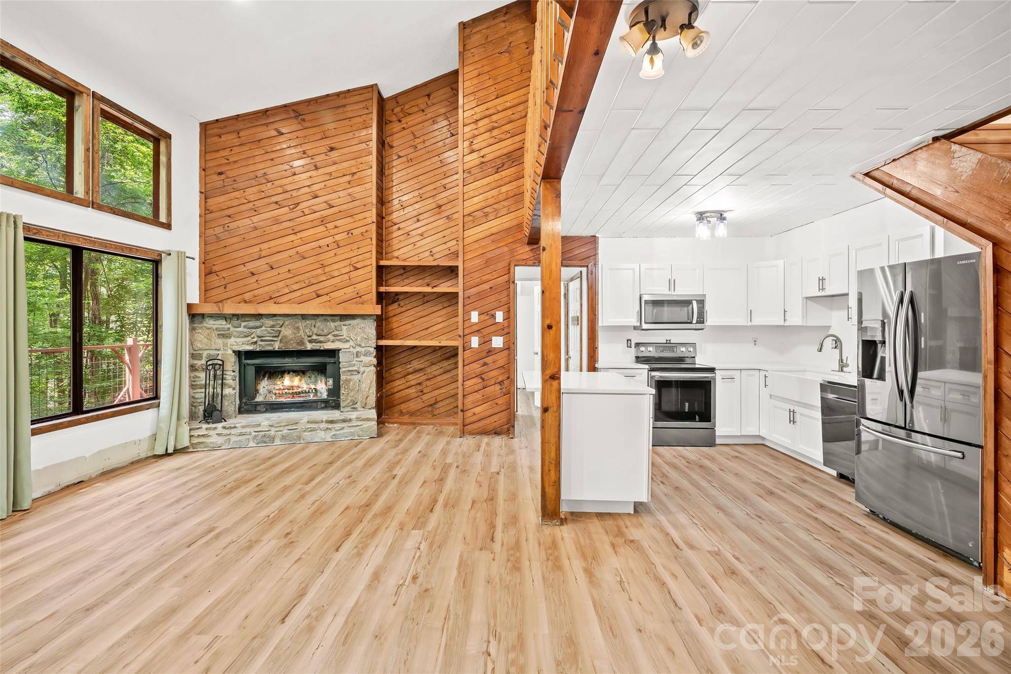 48 Gold Finch LN, Maggie Valley, NC 28751