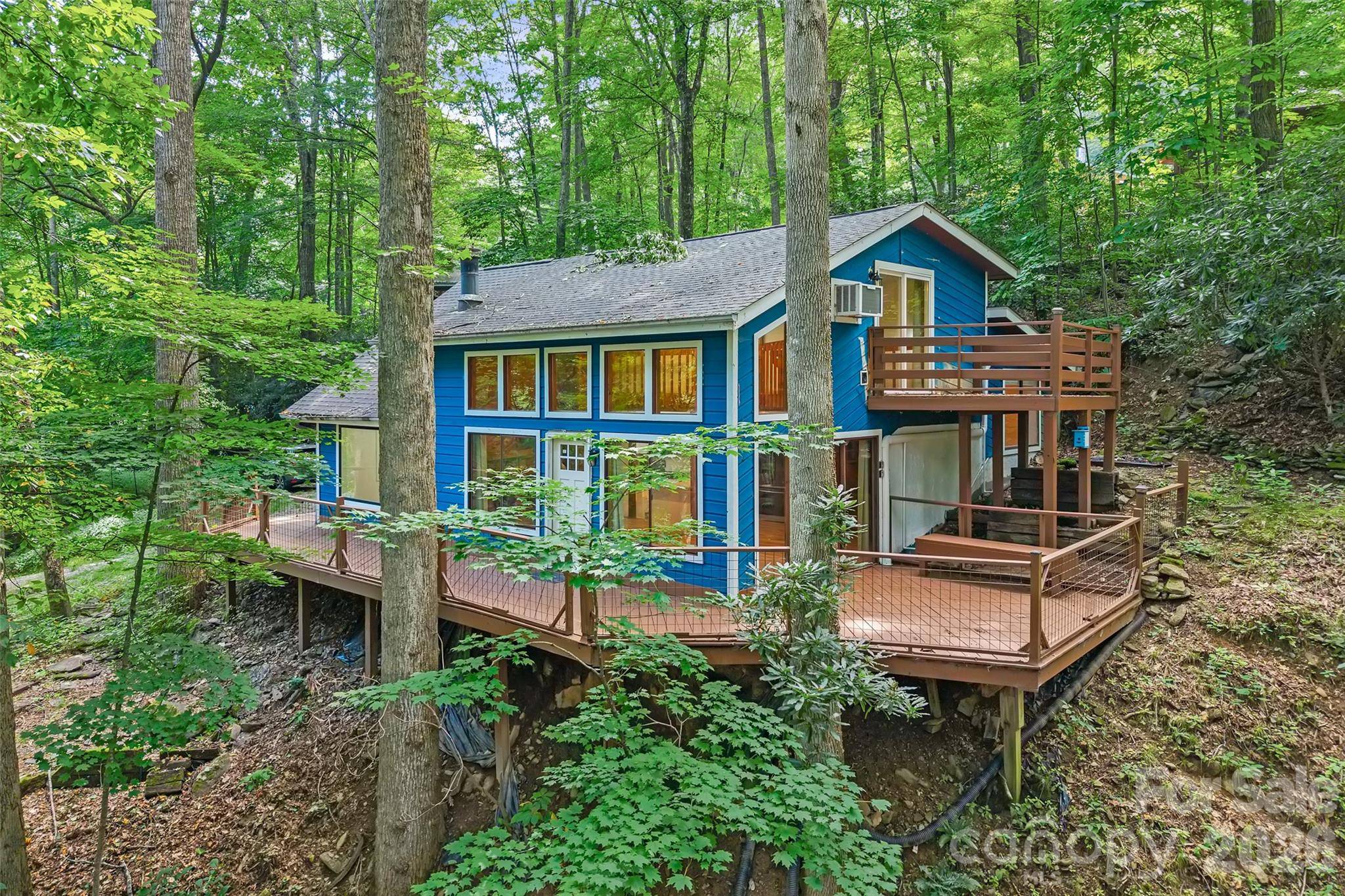 48 Gold Finch LN, Maggie Valley, NC 28751