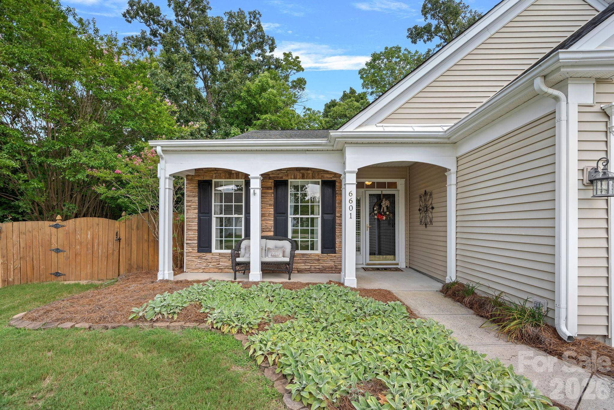 6601 Warbler Wood CT, Charlotte, NC 28269