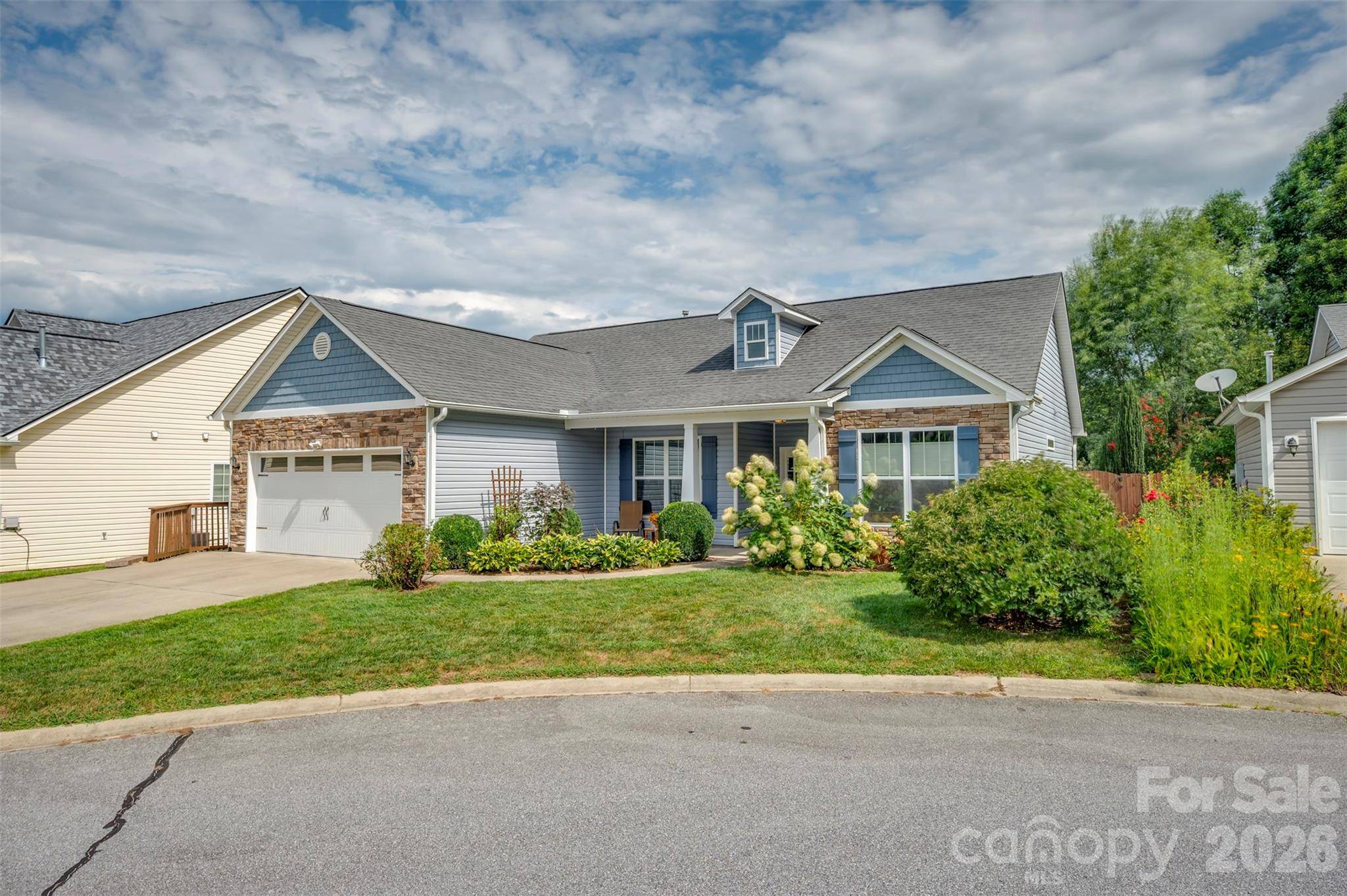 131 Creekwalk LN, Hendersonville, NC 28792